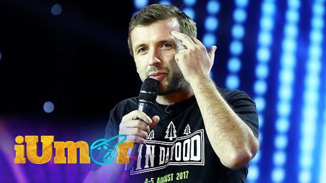 "Bună, am venit să-mi dau corigența!". Bobi Dumitraș, de la ”Fără Zahăr”, din nou pe scena iUmor